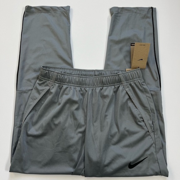 Nike Men’s Lightweight Regular Fit Training Pants Sz Medium With Tags Small Flaw - Picture 1 of 9
